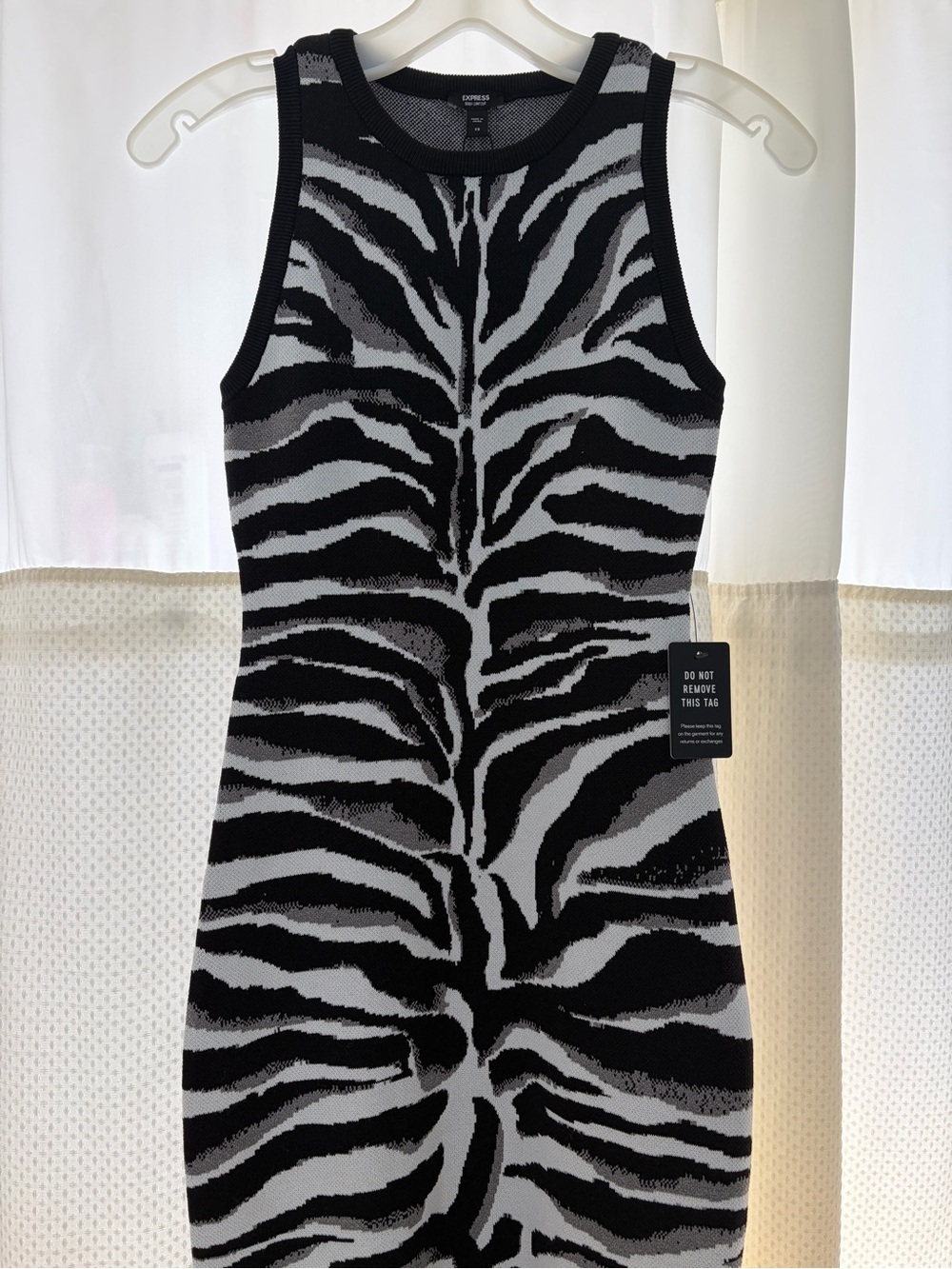 Express Sleeveless Body-Contour Zebra-Print Midi Dress in Black and Gray - Picture 3 of 3